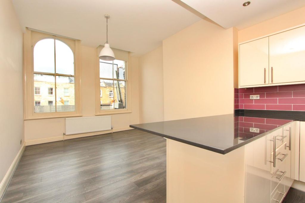 Property photo 2 of 13 Kingsland Road, E8