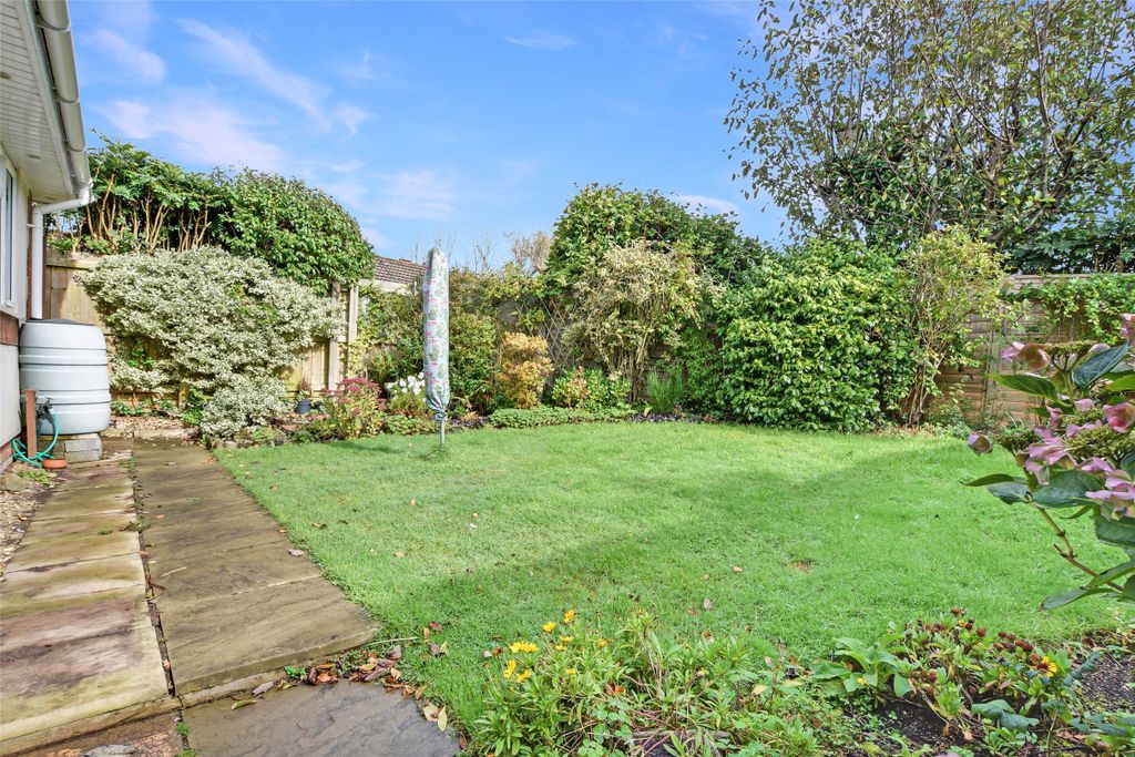 Property photo 2 of 8 Picture No. 17