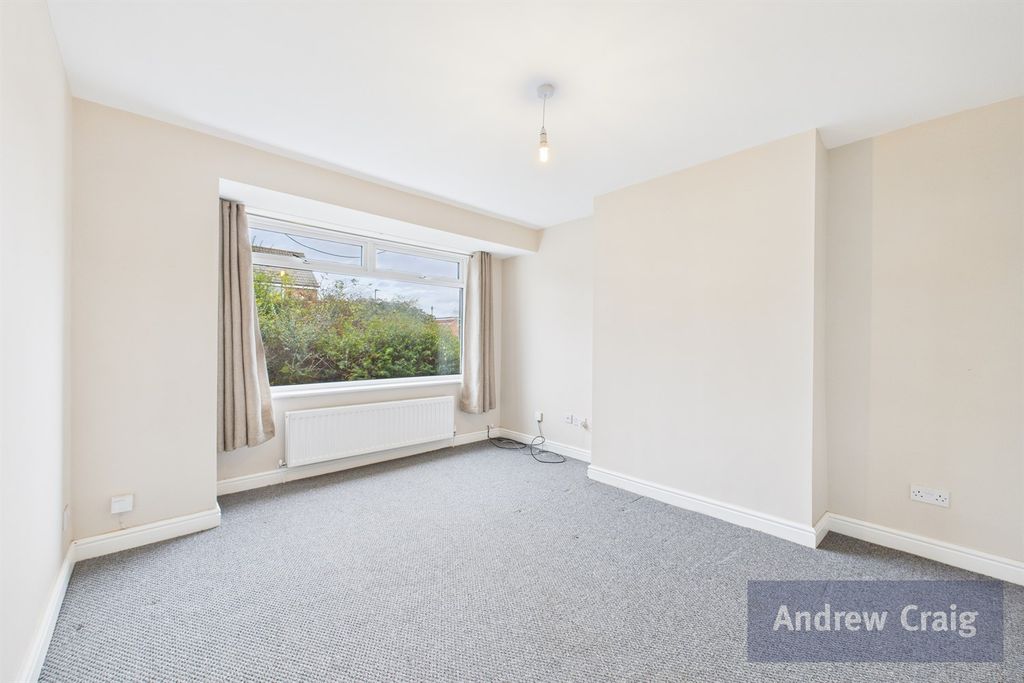 Property photo 3 of 12 Lounge