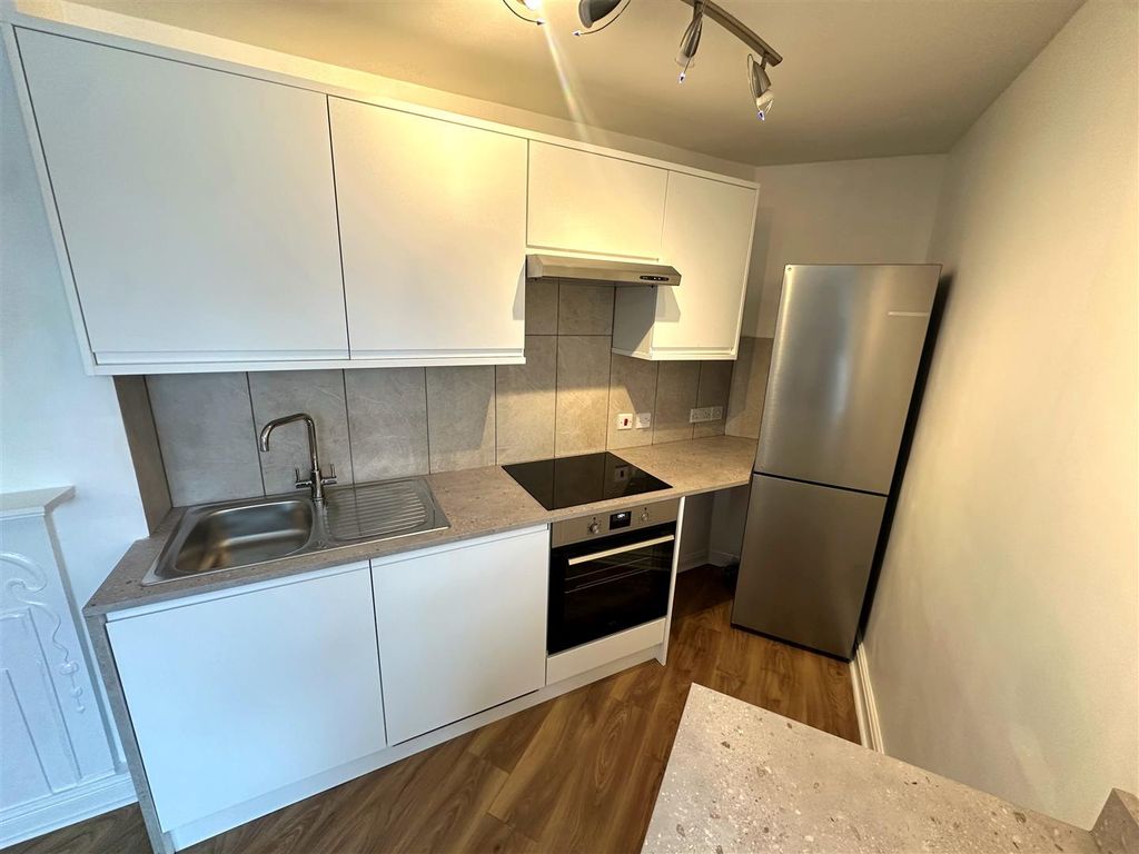 Property photo 2 of 7 Coopers Estate Agents