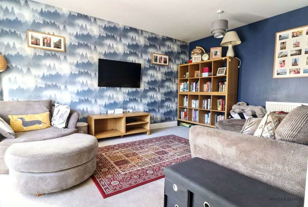 Property photo 3 of 11