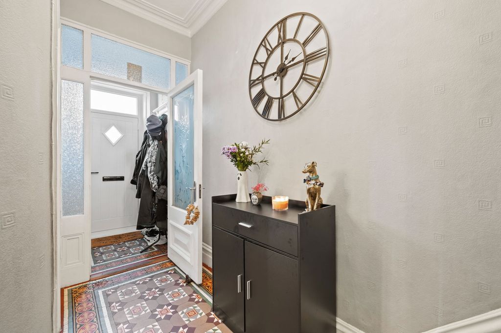 Property photo 3 of 28