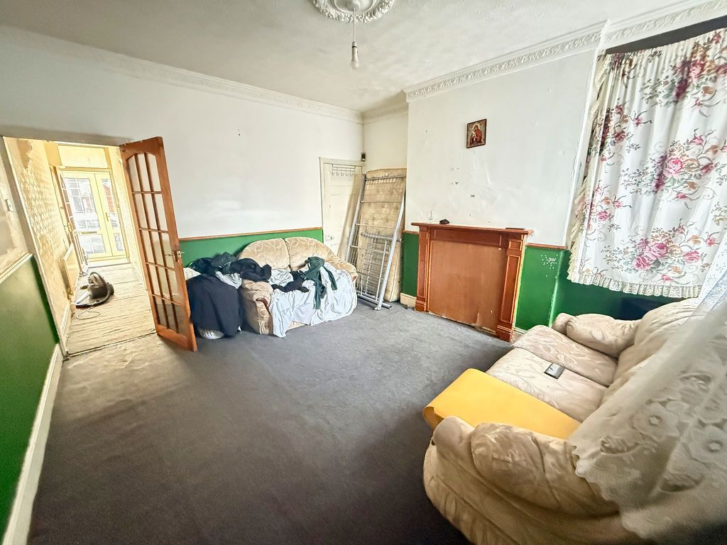 Property photo 3 of 8 Photo 6