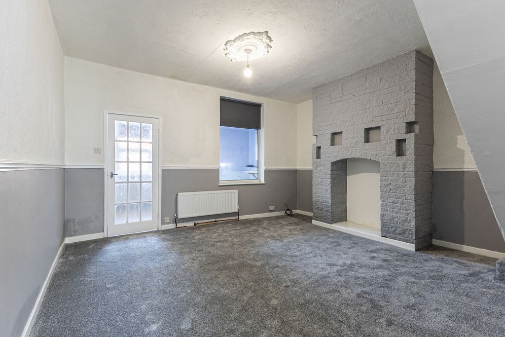 Property photo 3 of 14 Dining Room