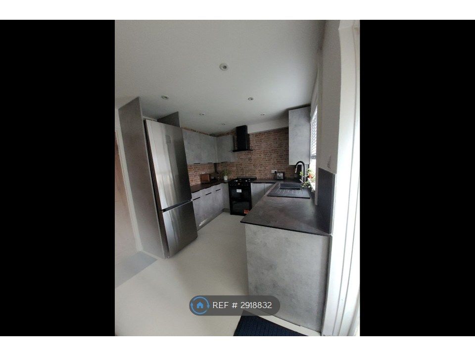 Property photo 3 of 5 Kitchen