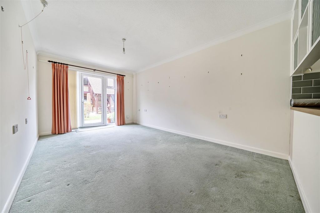 Property photo 3 of 20 Living Room