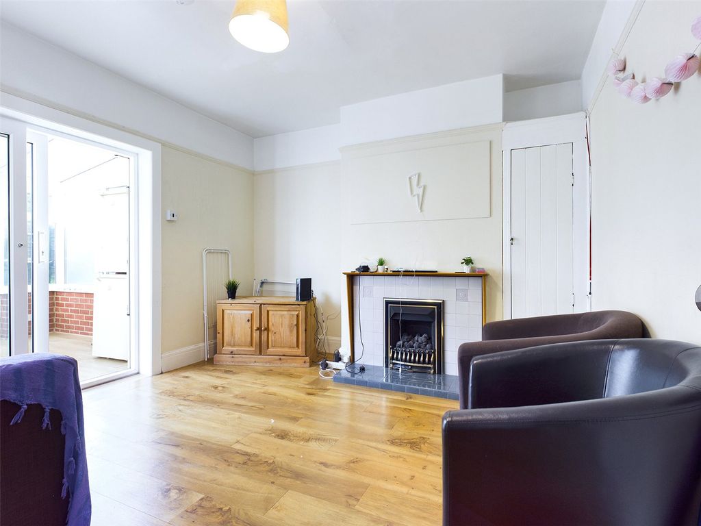 Property photo 2 of 10 Lounge