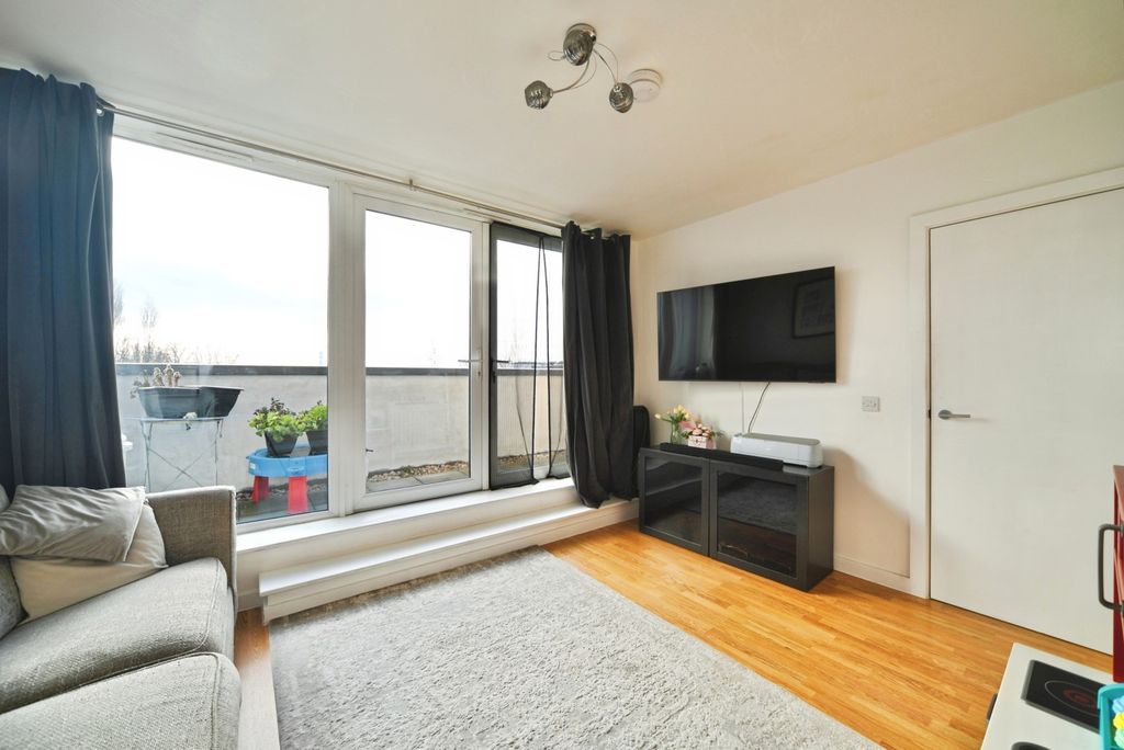 Property photo 3 of 23 Pbox-Img.Jpg