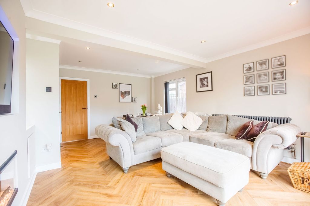 Property photo 2 of 23