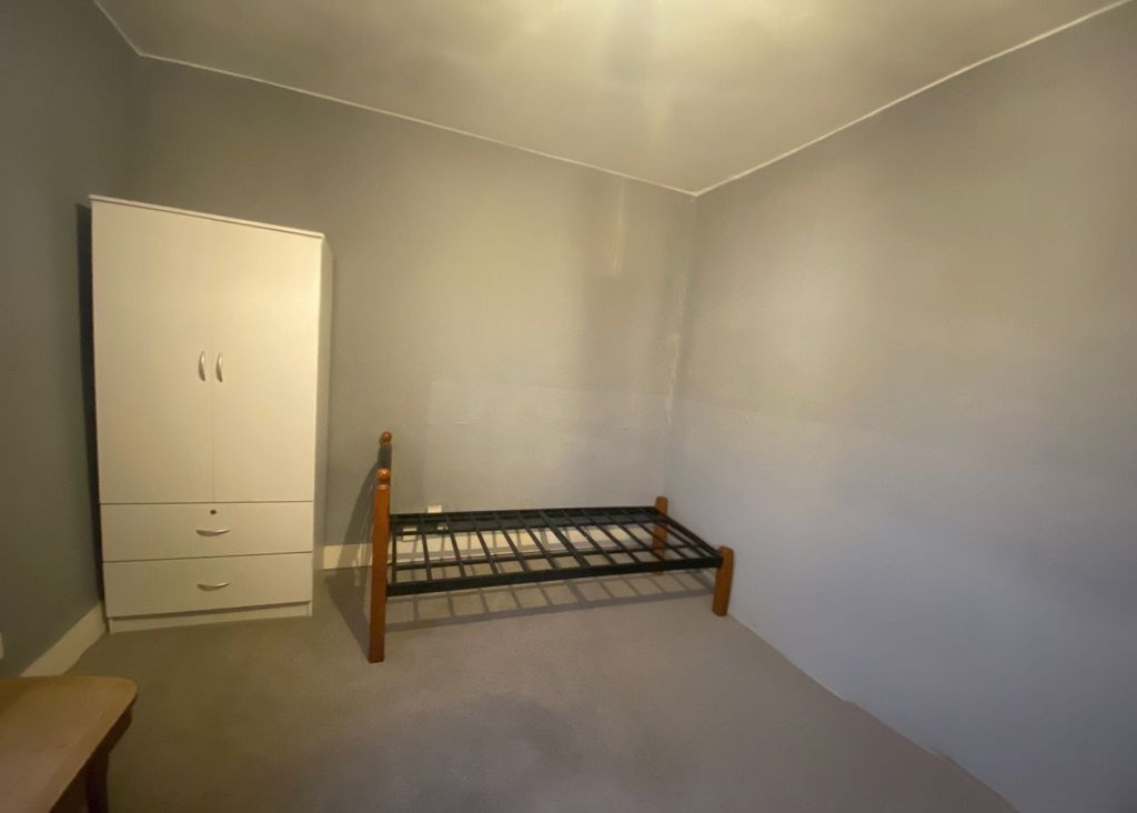 Property photo 3 of 6 Room