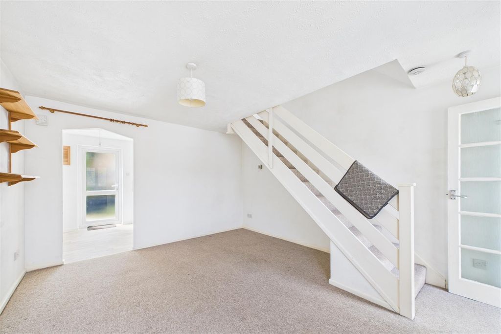 Property photo 3 of 12 Cam01894G0-Pr0206-Still006.Jpg