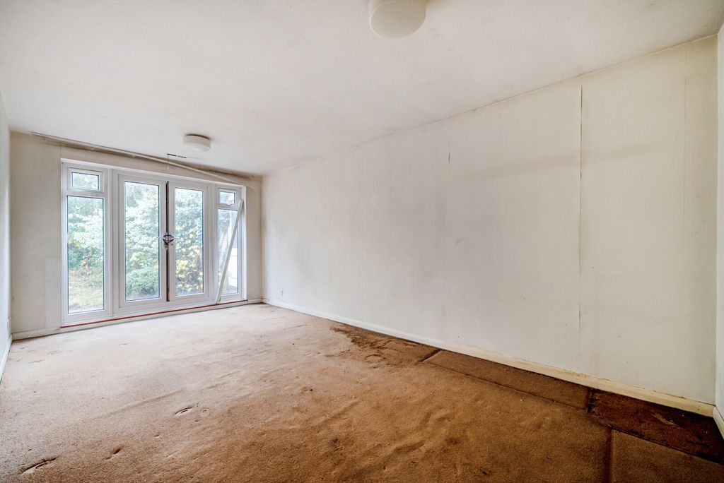 Property photo 3 of 20 1380945-18-691305...