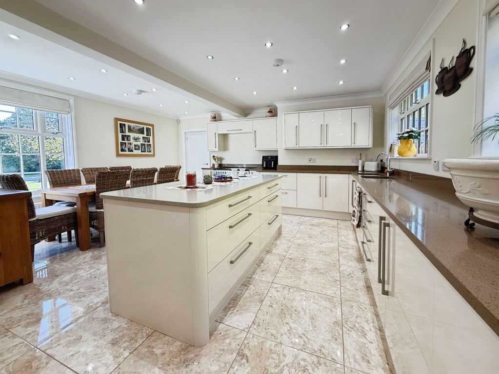 Property photo 3 of 34