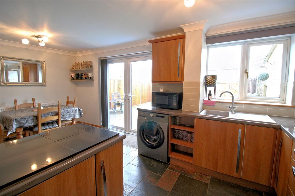 Property photo 3 of 15 Kitchen