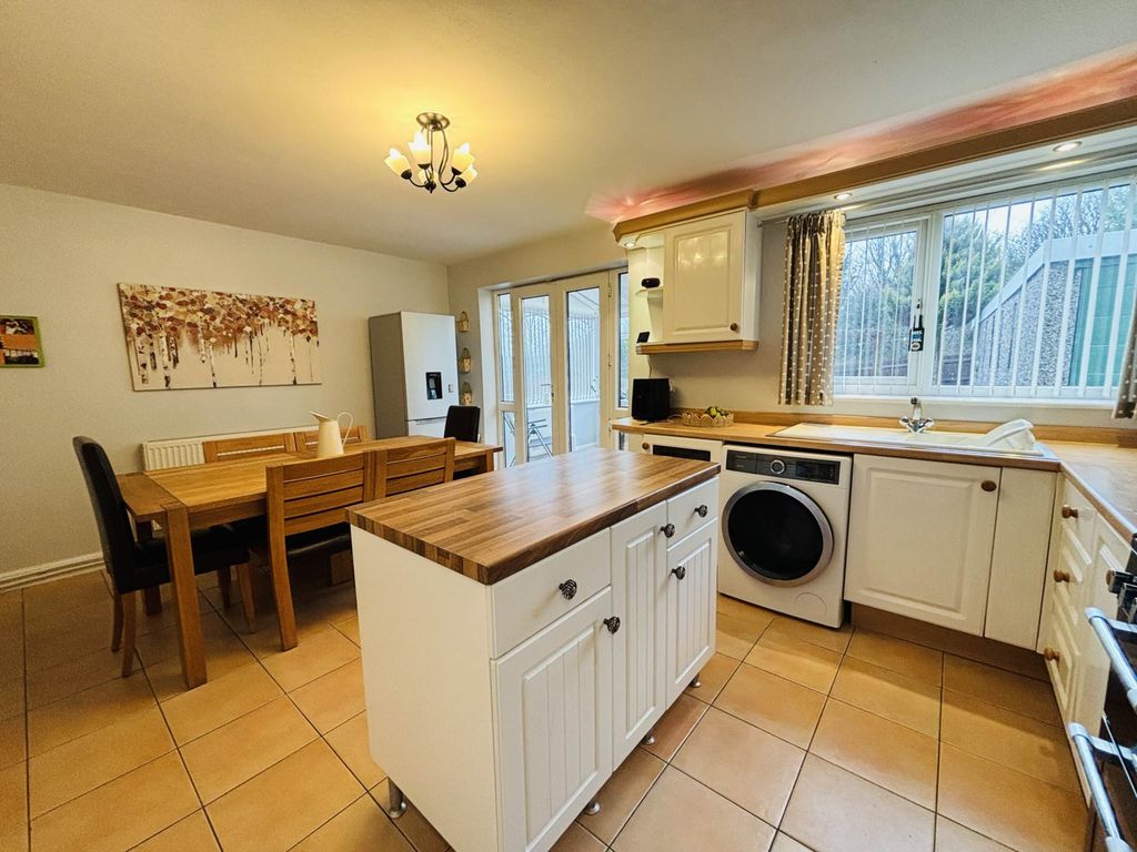 Property photo 3 of 25