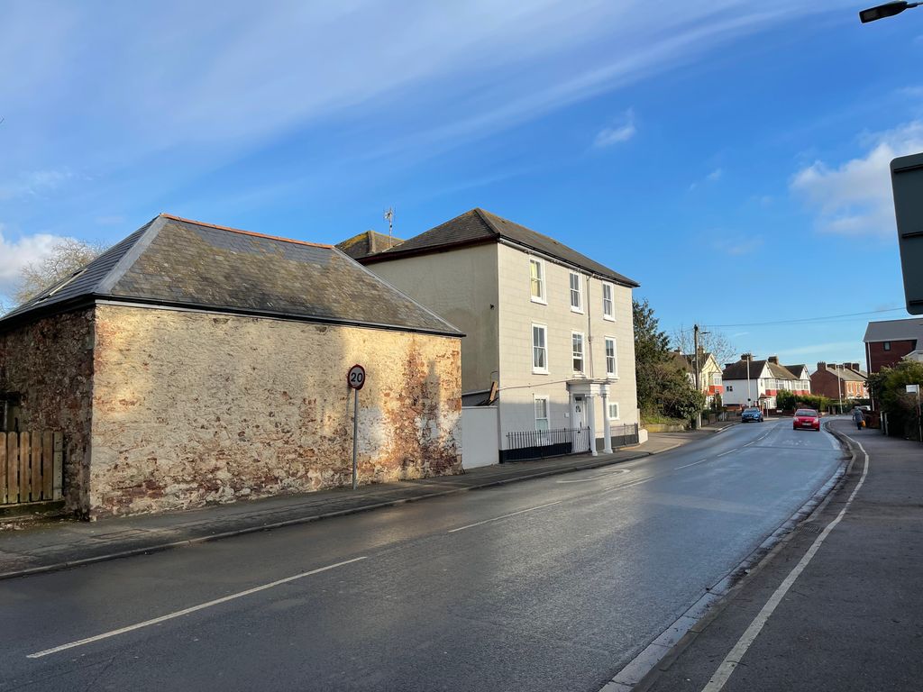 Property photo 3 of 11