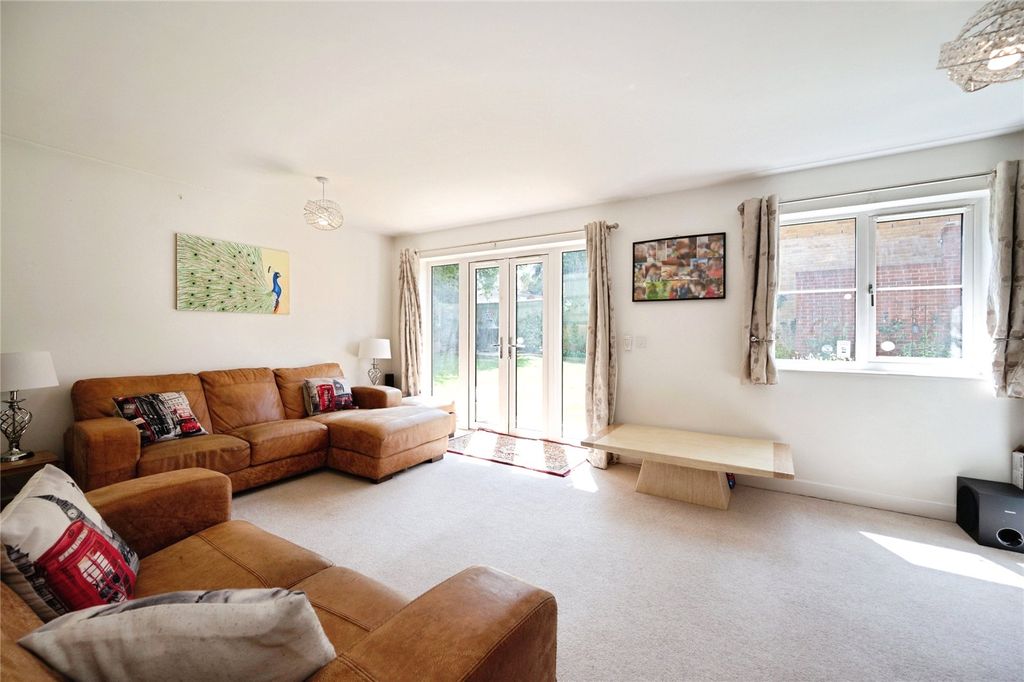 Property photo 2 of 19 Picture No. 57