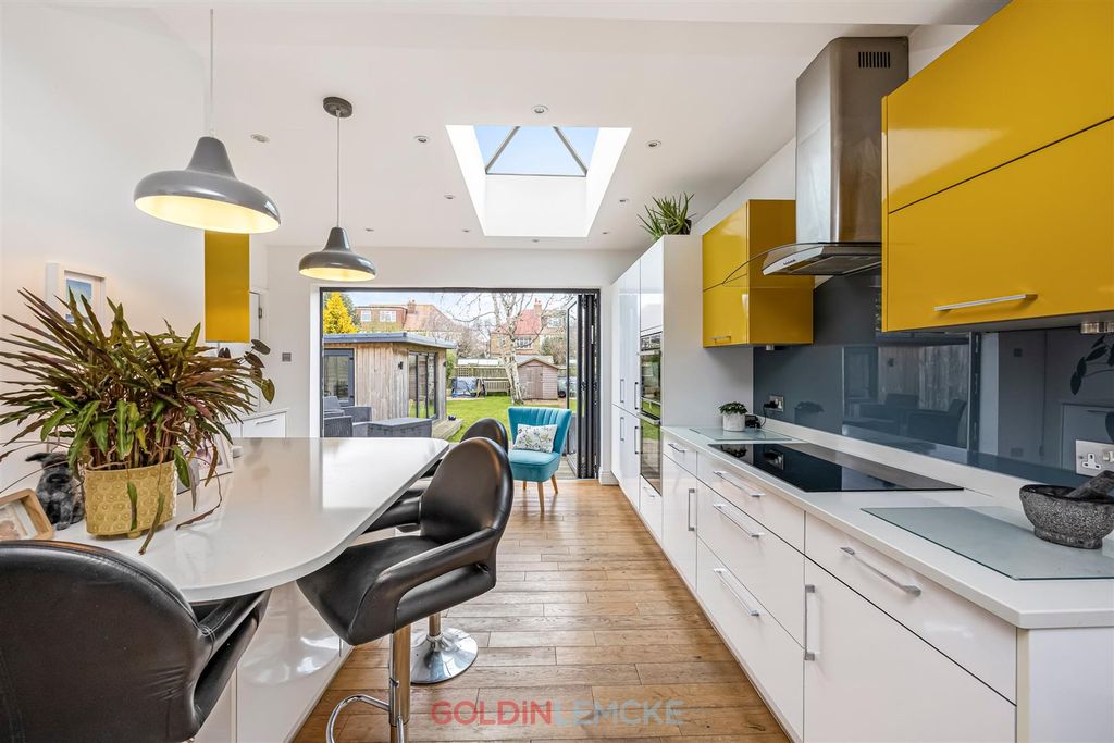 Property photo 2 of 19 Kitchen