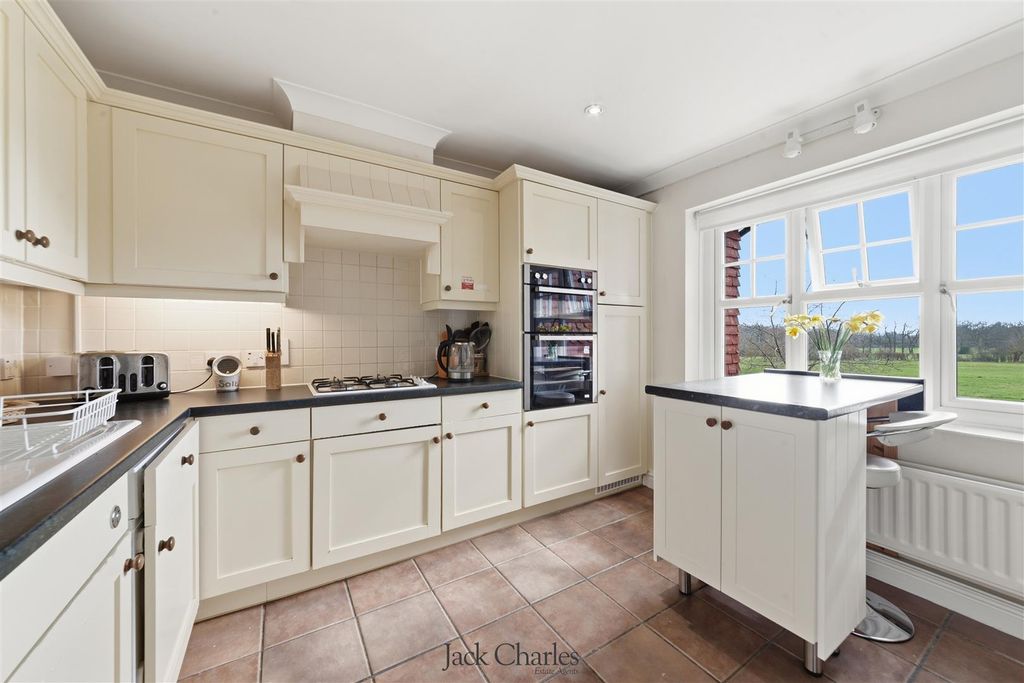 Property photo 3 of 27 23 Hildenbrook Farm-14.Jpg
