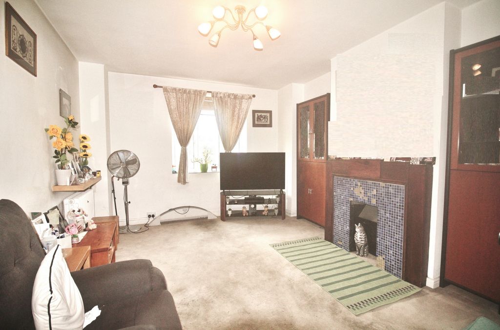 Property photo 1 of 12 Photo 3