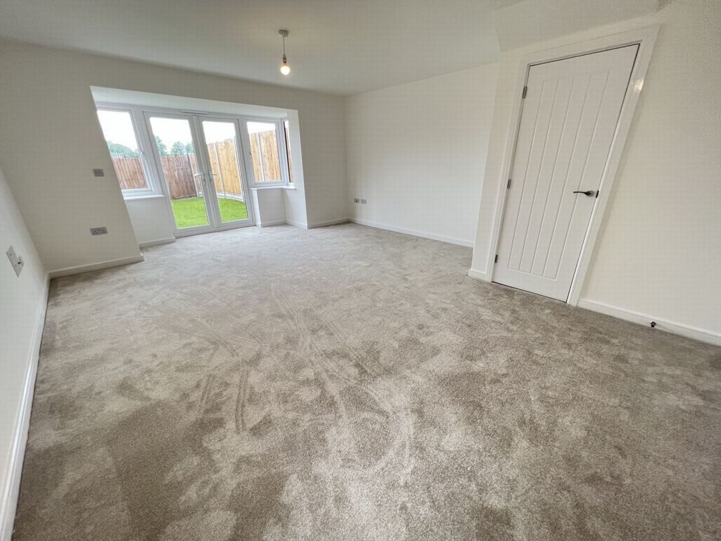 Property photo 2 of 8 Lounge