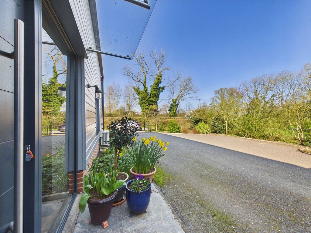 Property photo 2 of 34 Picture No. 03