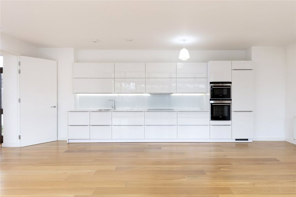 Property photo 2 of 10 Kitchen