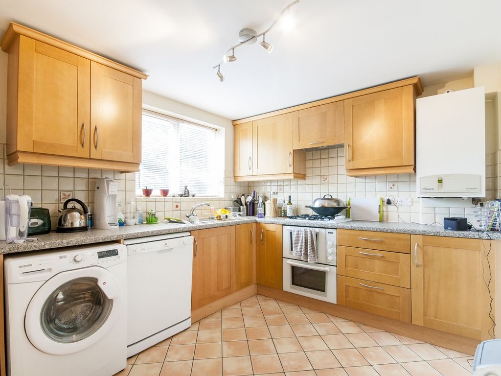 Property photo 3 of 9 Kitchen1