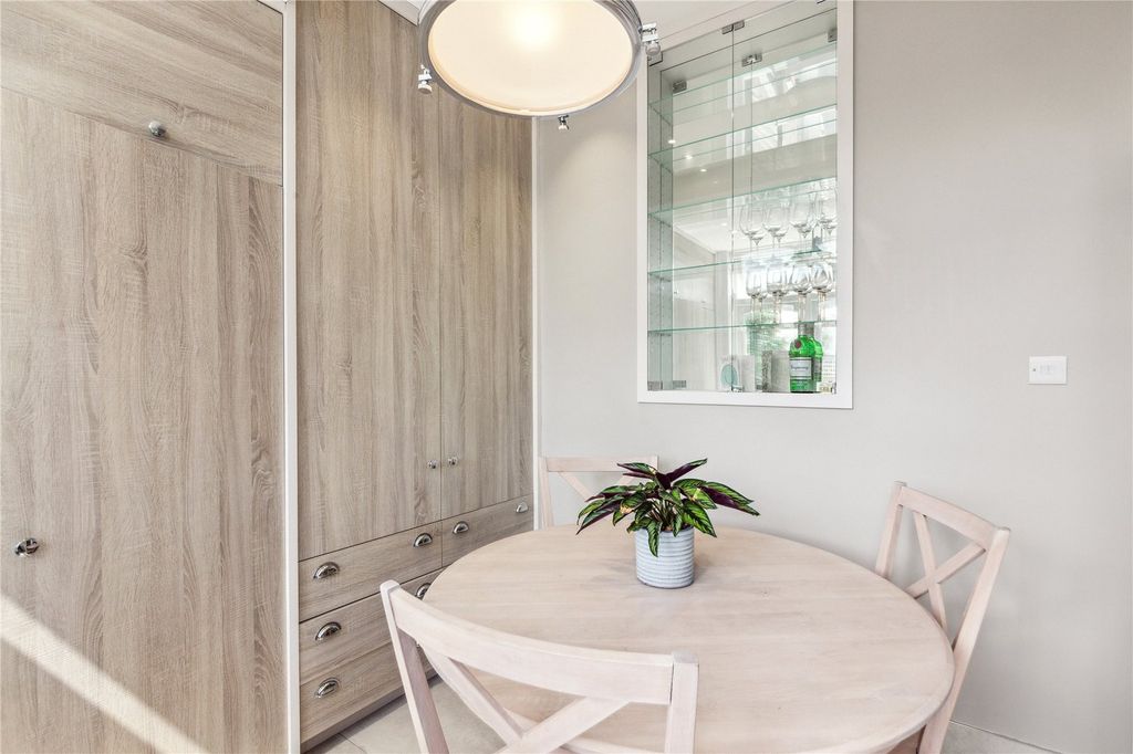 Property photo 3 of 11 Dining Area