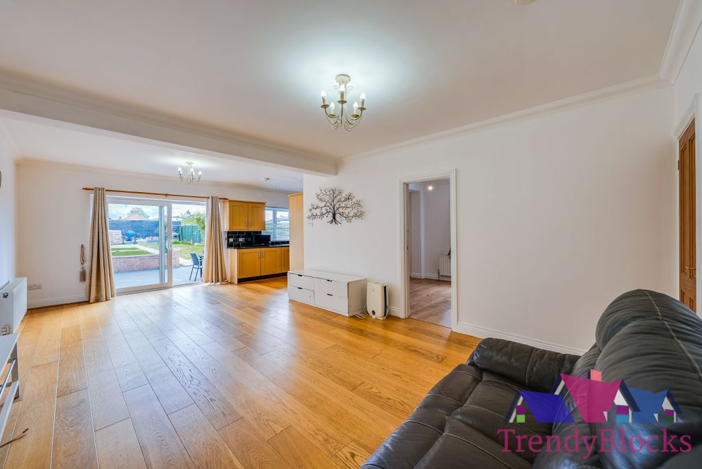 Property photo 1 of 2