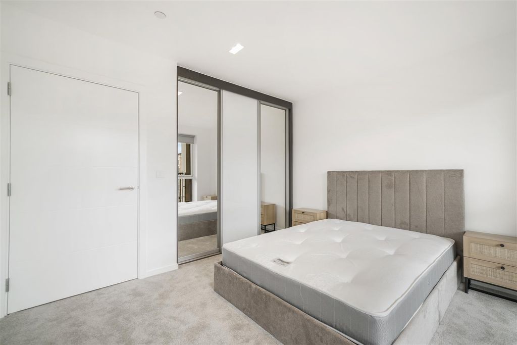Property photo 2 of 13 Flat10~4.Jpg