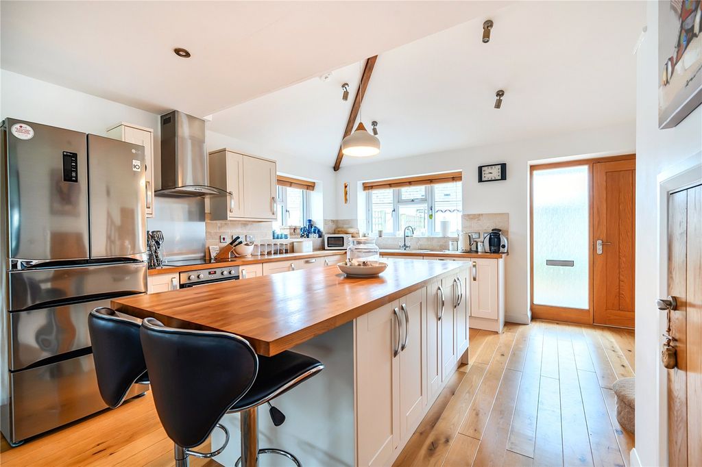 Property photo 3 of 27 Picture No. 15