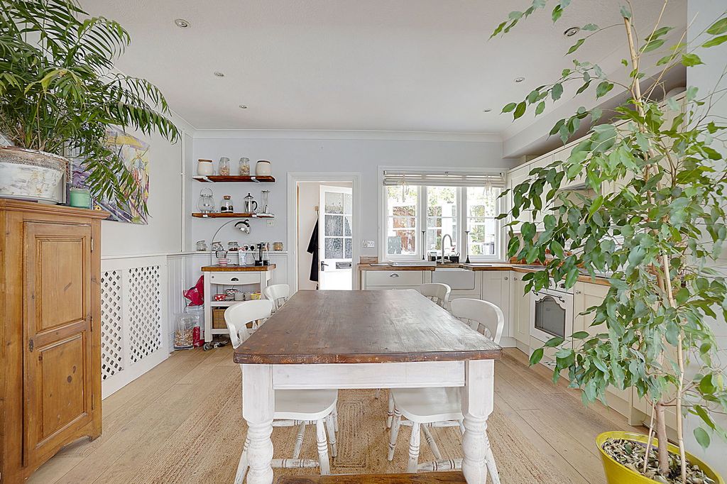 Property photo 2 of 35