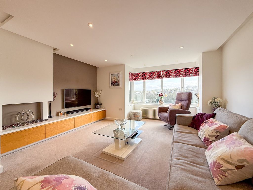 Property photo 3 of 45