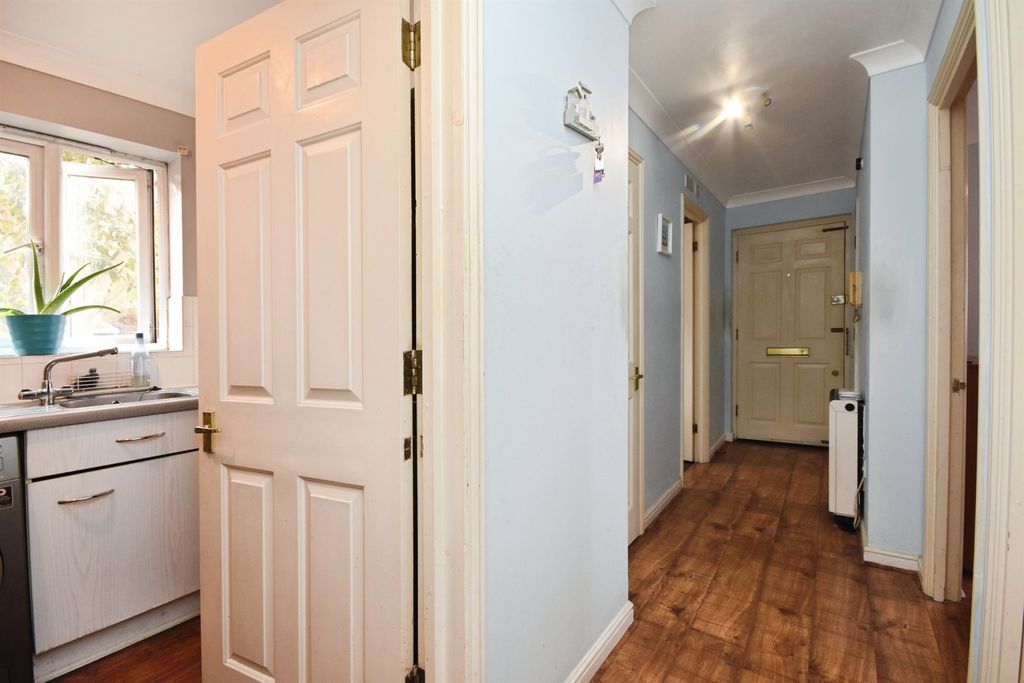 Property photo 3 of 9