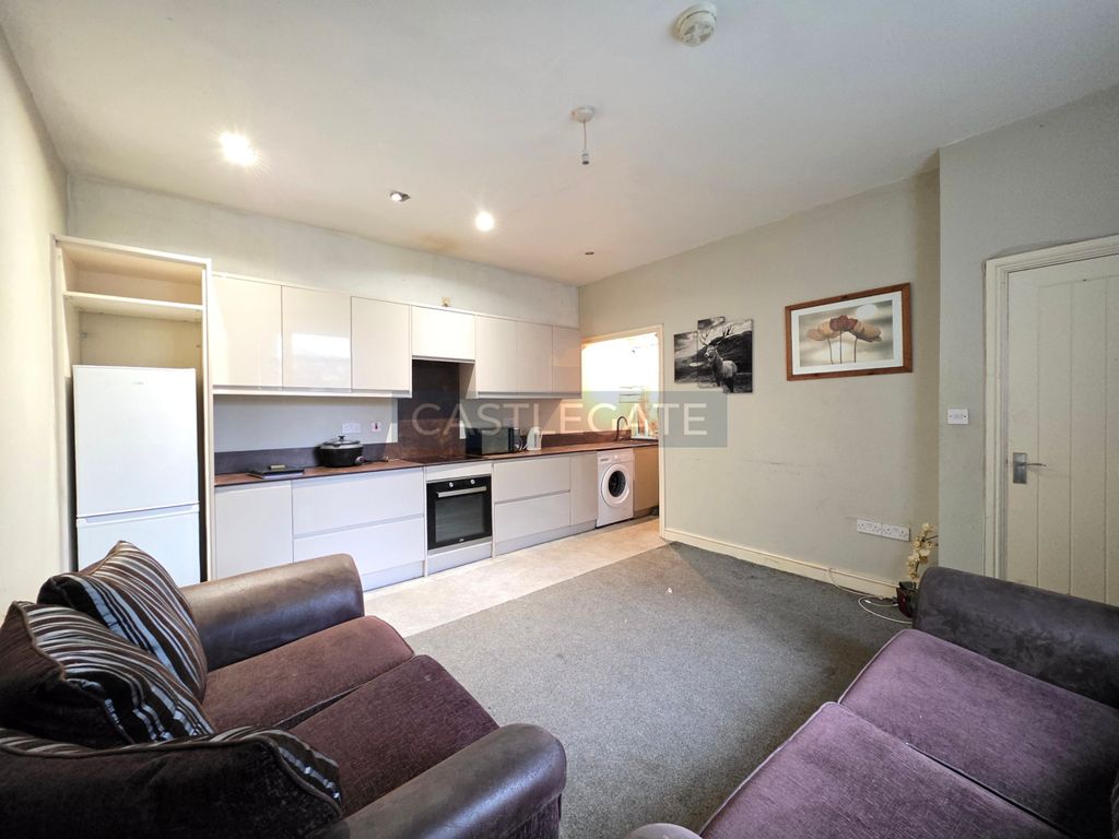 Property photo 2 of 11 12 North Street Lockwood (6)