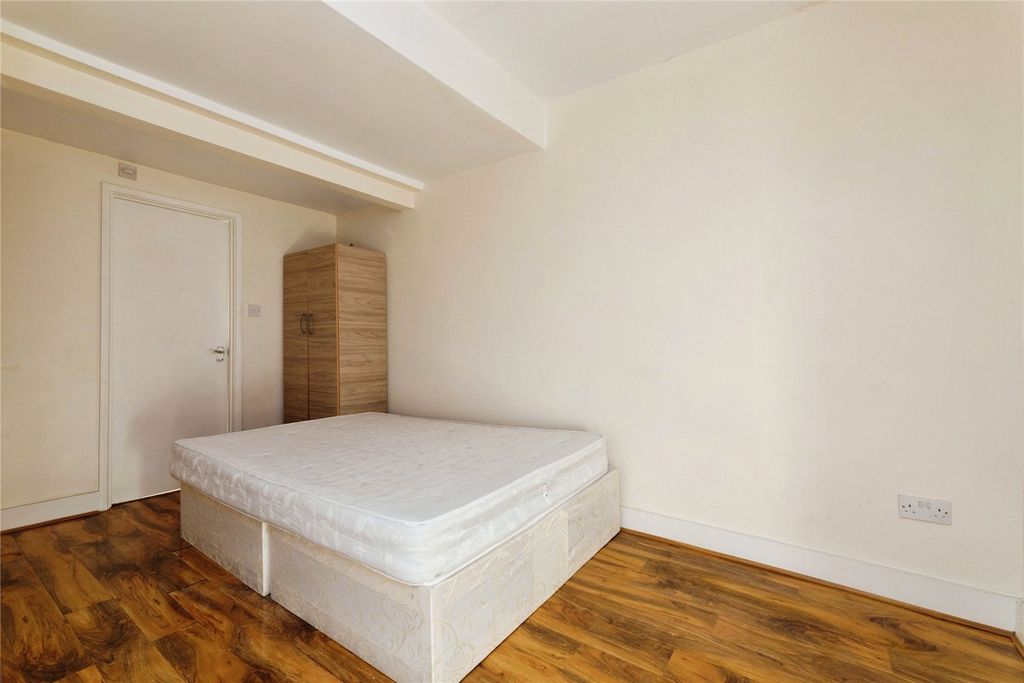 Property photo 2 of 17 Picture No. 12