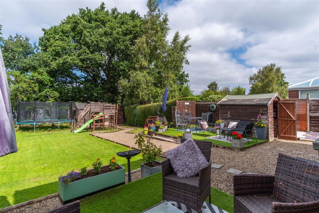 Property photo 2 of 33 Garden