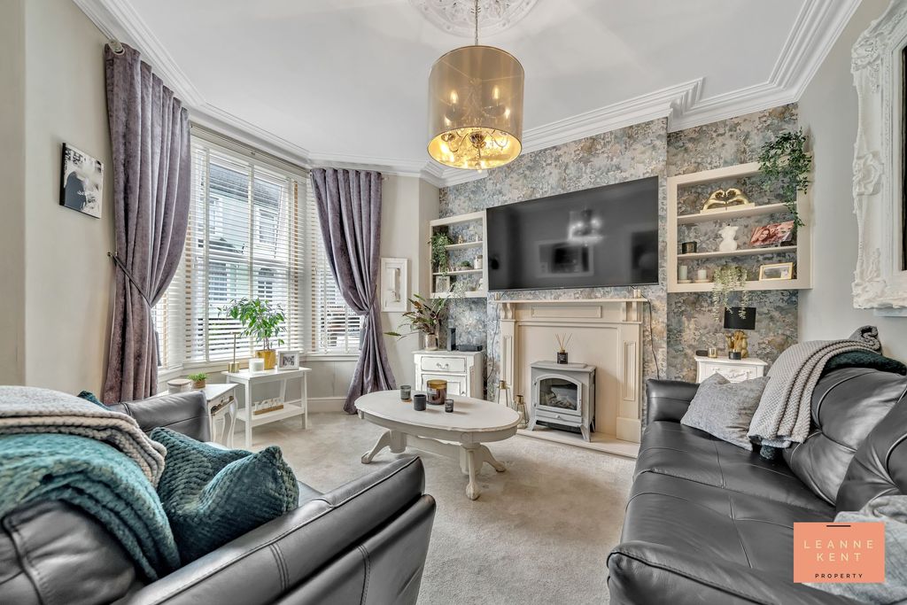 Property photo 3 of 37