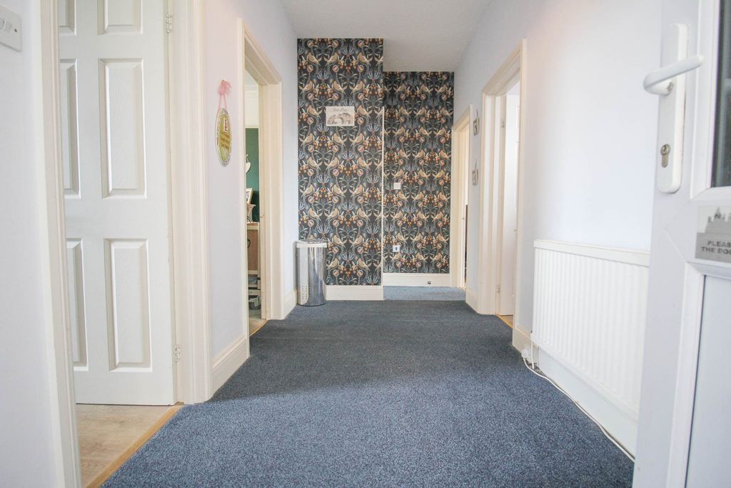 Property photo 3 of 25