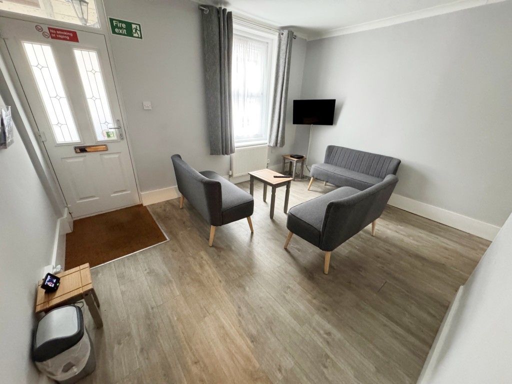 Property photo 2 of 11 Living Room