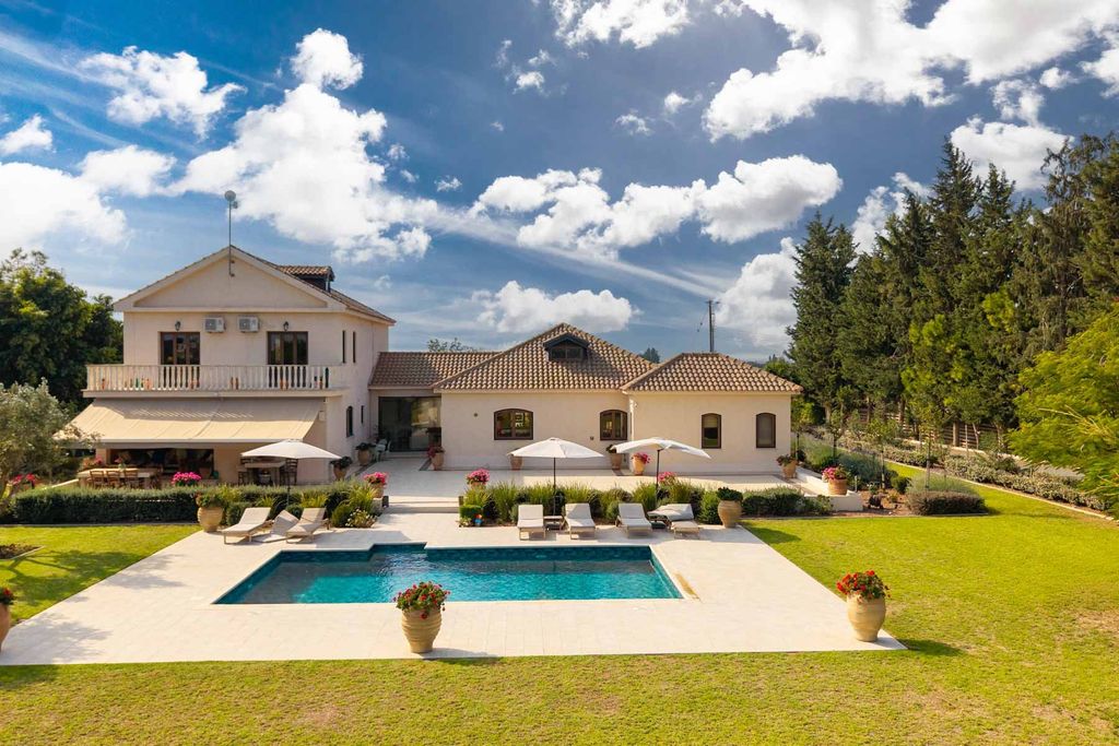 Property photo 1 of 30