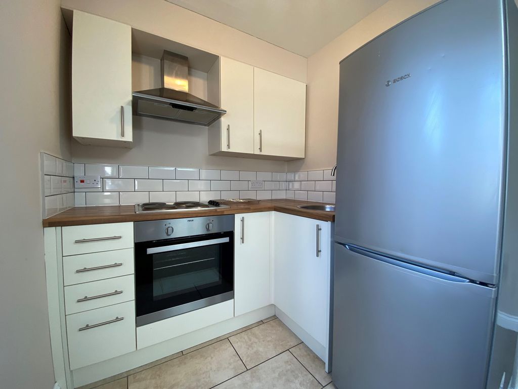 Property photo 3 of 7 Kitchen