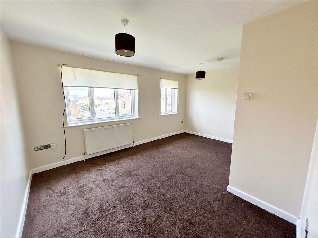 Property photo 2 of 10 Lounge