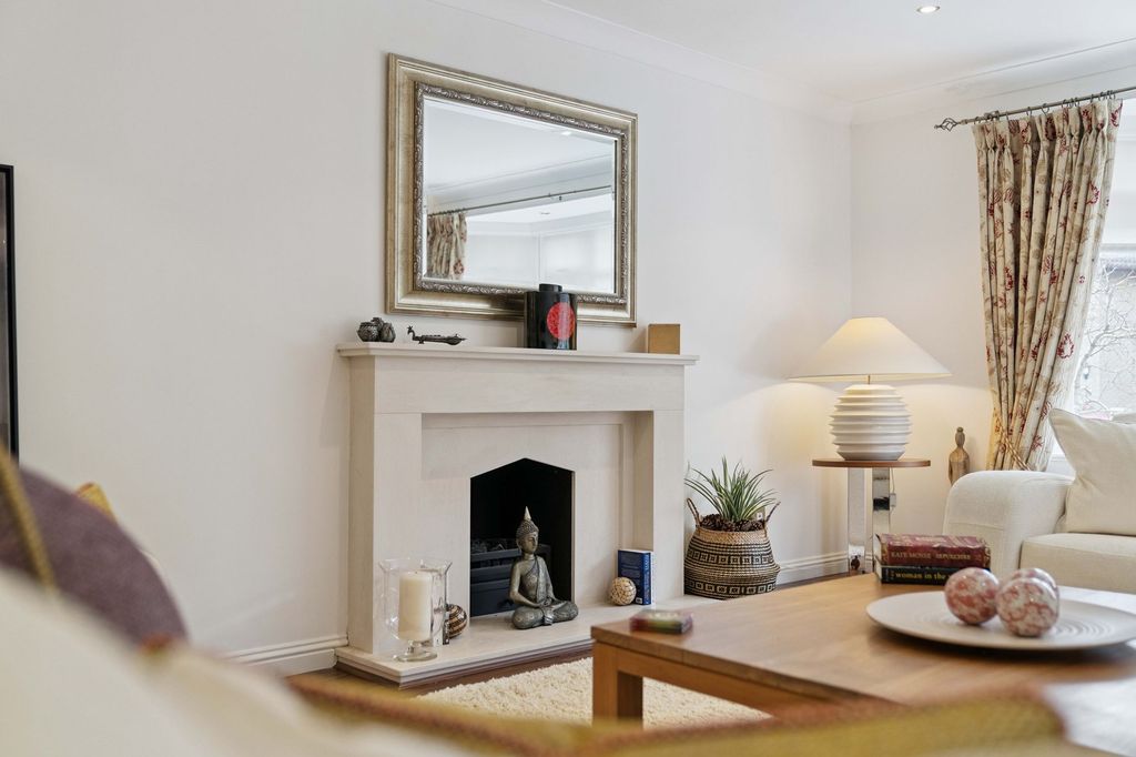 Property photo 3 of 34