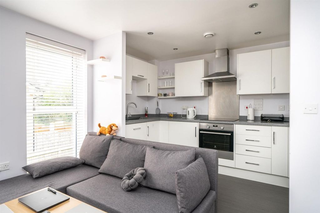 Property photo 2 of 7