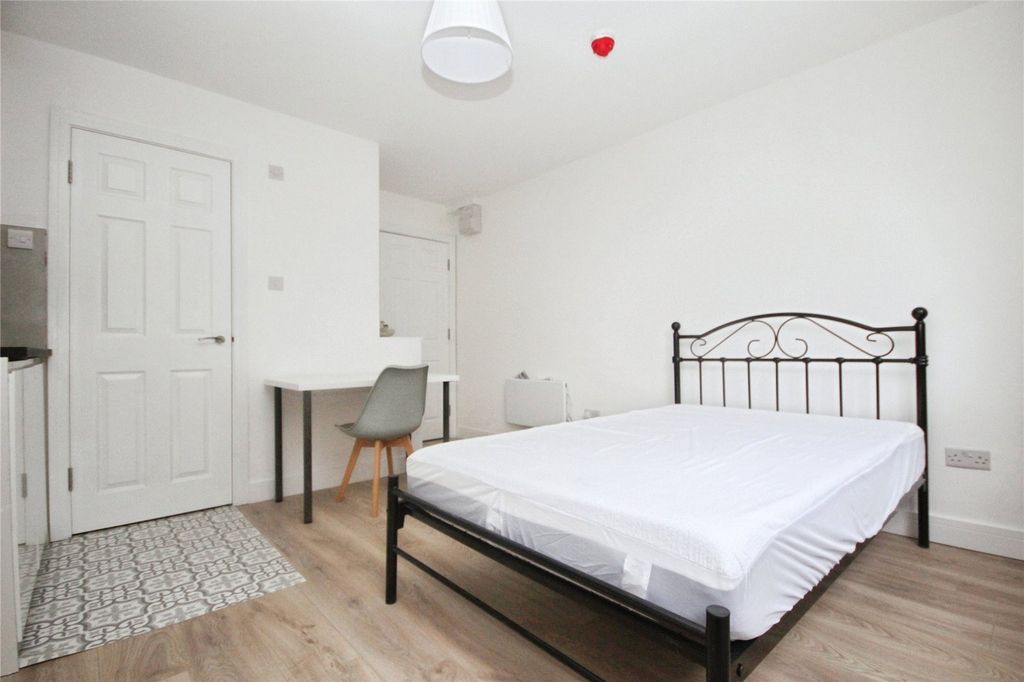 Property photo 2 of 7 Studio