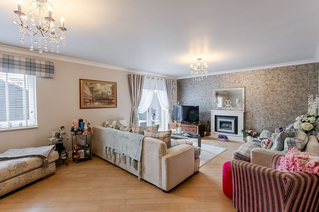Property photo 2 of 35