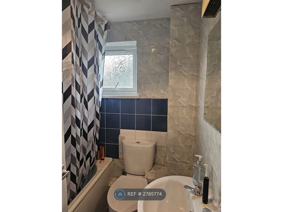 Property photo 1 of 5 Bathroom