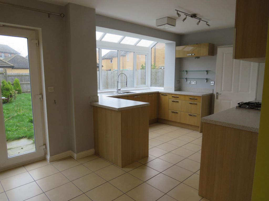Property photo 3 of 10 Kitchen